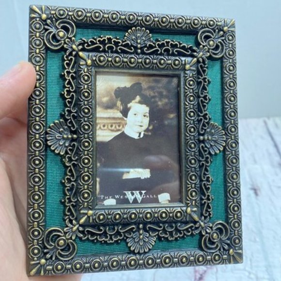 Vintage Picture Frame, Photo frame/Metal decorated Frame with flowers and plant - Picture 8 of 10